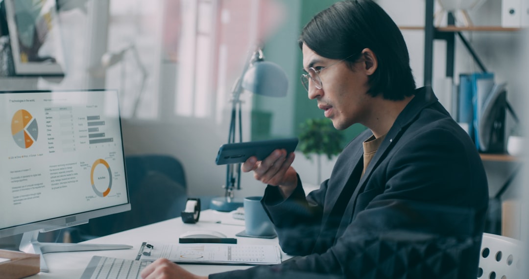 挑選 AI 客服機器人時,中小企業主最常忽略的幾個維度