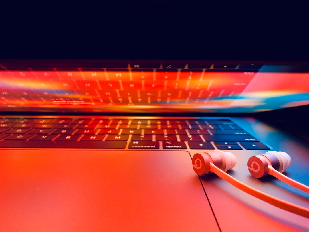 為什麼你的 WordPress 網站總是慢半拍?從主機架構到 Core Web Vitals 的優化思維